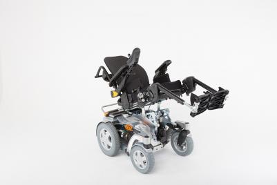  Silla de ruedas eléctrica Invacare Storm 4 X-Plore con tracción trasera y suspensión en las 4 ruedas
