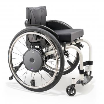 Dispositivo de ayuda a la propulsión Invacare Alber E-motion para sillas de ruedas manuales.