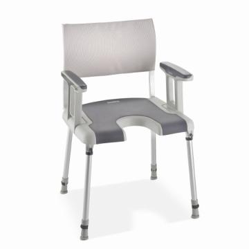 Invacare Sorrento silla de ducha con abertura higiénica, con 4 patas abatibles. Incorpora reposabrazos y respaldo.