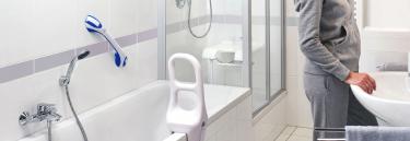 Invacare Aquatec Sansibar asiento de ducha plegable que se instala en la pared.Fabricado en PVC y acero inoxidable