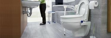 La barra de apoyo de baño Invacare Revato H345 regulabe en altura.