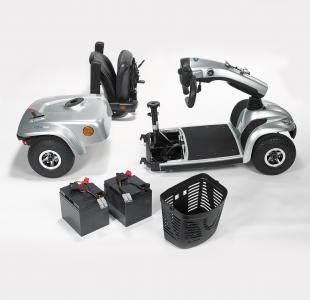  Scooter eléctrico Invacare Leo disponible en 3 o 4 ruedas con kit de luces para más seguridad.
