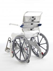 Silla de ducha y wc Invacare Aquatec Ocean Ergo autopropulsable con ruedas de 24 pulgadas