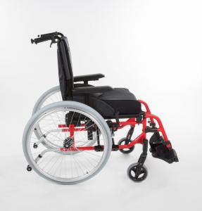 Silla de ruedas manual semi activa Invacare Action 4 NG reposabrazos y reposapiés extraíbles