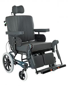 Silla de ruedas de posicionamiento Invacare Rea Azalea. Basculación de asiento con transferencia de peso hasta 25º y una reclinación del respaldo de 30º. 