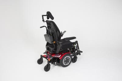 Silla de ruedas electrónica Invacare TDX SP2 NB Ultra Low Maxx compacta con tracción central y unidad de asiento modular. 