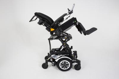 Silla de ruedas eléctrica Invacare TDX SP2 NB compacta con basculación y reclinación eléctrica