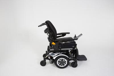 Silla de ruedas eléctrica Invacare TDX SP2 NB compacta con basculación y reclinación eléctrica