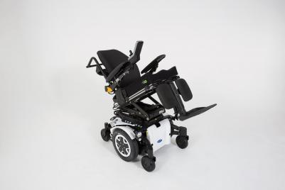 Silla de ruedas eléctrica Invacare TDX SP2 NB compacta con basculación y reclinación eléctrica