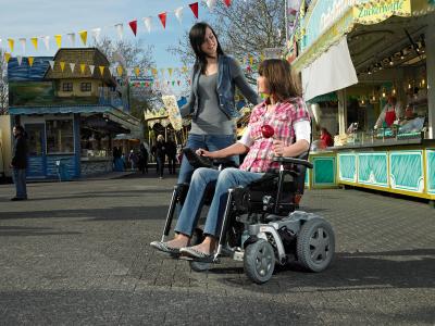 Silla de ruedas eléctrica Invacare Storm 4  de trancción trasera con basculación