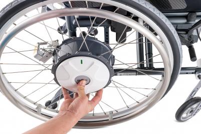 Dispositivo movil eléctrico Invacare Alber E-Fix para conver las sillas de ruedas manuales en sillas de ruedas eléctricas. Baterías de litio.
