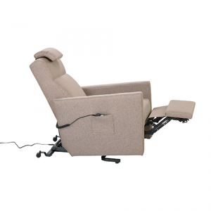 Sillón Invacare Faro con reposacabezas de serie y dos motores para mover independientemente del respaldo y el reposapiés.