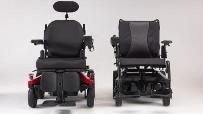 Silla de ruedas eléctrica Invacare AVIVA RX40 compacta con propulsión trasera y electrónica LiNX. 