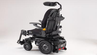 Silla de ruedas eléctrica Invacare AVIVA RX40 compacta con propulsión trasera y electrónica LiNX. 