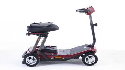 Scooter eléctrico Invacare Scorpius A plegable electricamente con un solo botón y super compacto para almacenarlo o transportarlo.