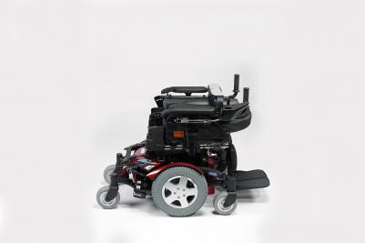 Silla de ruedas eléctrica Invacare TDX SP2 máxima estabilidad y seguridad gracias a la función StabilityLock