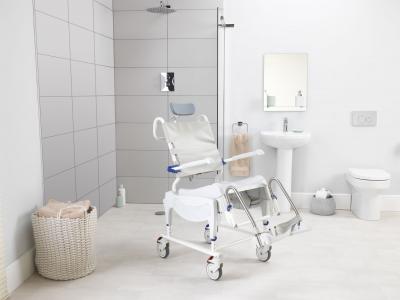 Silla de ducha Invacare Aquatec Ocean Vip Ergo con basculación de asiento