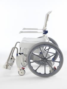 Silla de ducha y wc Invacare Aquatec Ocean Ergo autopropulsable con ruedas de 24 pulgadas