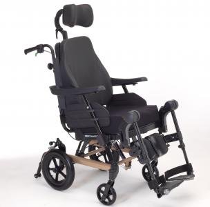 Silla de ruedas de posicionamiento Invacare Rea Clematis Pro chasis compacto y tecnología DSS para la basculación de asiento.