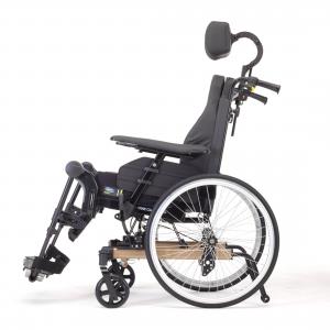 Silla de ruedas de posicionamiento Invacare Rea Clematis Pro chasis compacto y tecnología DSS para la basculación de asiento.