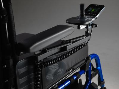 Silla de ruedas electrónica plegable Invacare Esprit Action Junior con ruedas motorizadas Alber