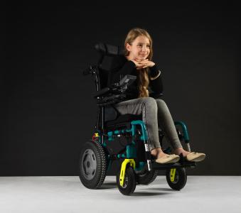 Silla de ruedas electrónica plegable Invacare Esprit Action Junior con ruedas motorizadas Alber