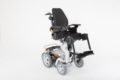  Silla de ruedas eléctrica Invacare Storm 4 X-Plore con tracción trasera y suspensión en las 4 ruedas
