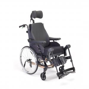 Silla de ruedas de posicionamiento Invacare Rea Clematis Pro chasis compacto y tecnología DSS para la basculación de asiento.