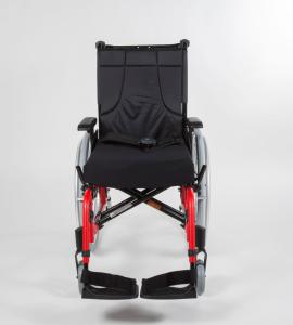 Silla de ruedas manual semi activa Invacare Action 4 NG reposabrazos y reposapiés extraíbles