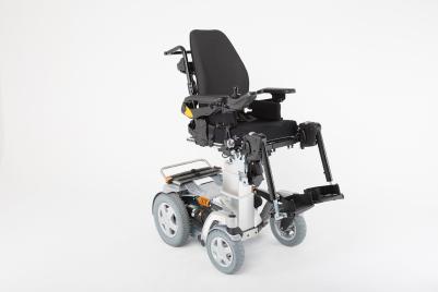  Silla de ruedas eléctrica Invacare Storm 4 X-Plore con tracción trasera y suspensión en las 4 ruedas