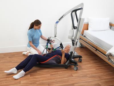 Grúa de elevación para transferencias Invacare  Birdie EVO plegable o desmontable